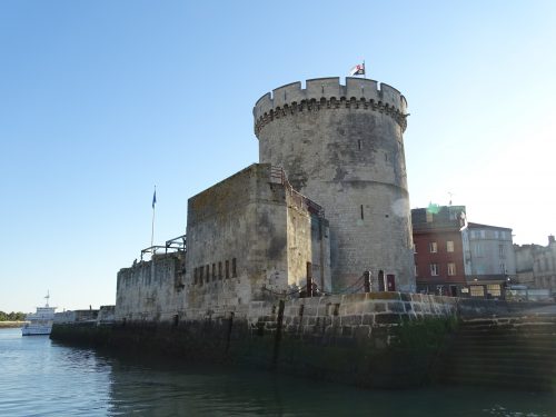 Torre de la Cadena en el puerto viejo