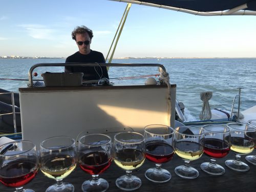 Degustación de vinos en el catamarán 