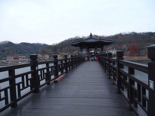 Puente de madera Andong Folk Village